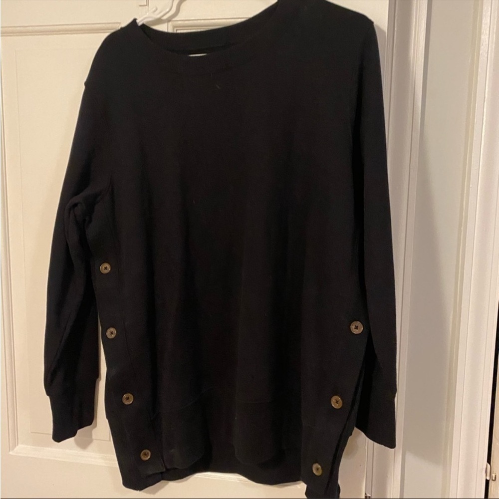 NWT⛱️St. John's Bay - Black Button Detail Sweatshirt - L